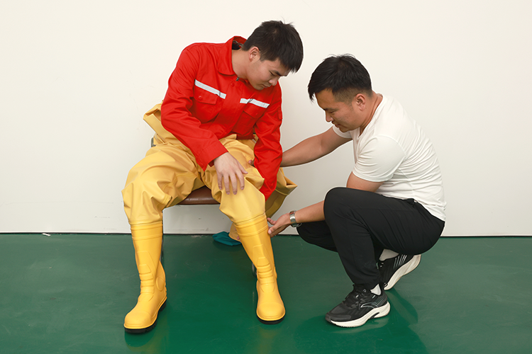 防化服穿错＝没防护？5分钟掌握！防化服穿戴指南