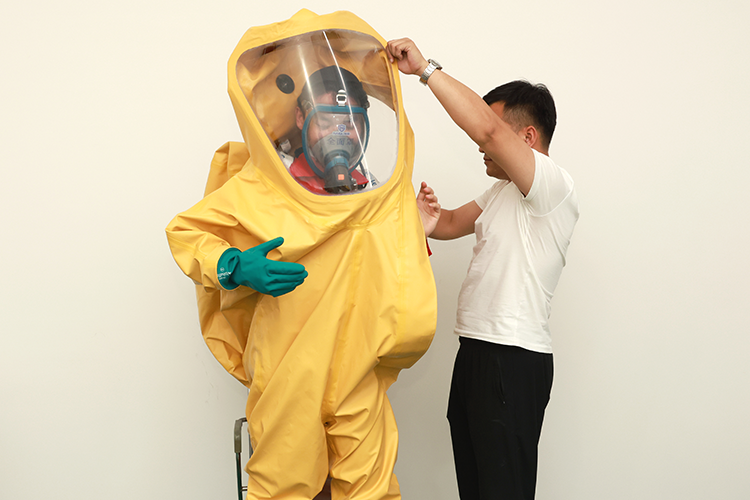 防化服穿错＝没防护？5分钟掌握！防化服穿戴指南
